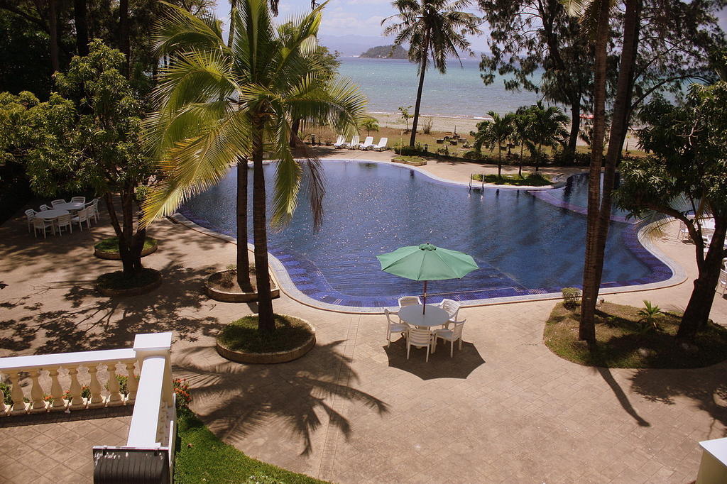 Club Morocco Resort And Country Club Subic Exterior photo