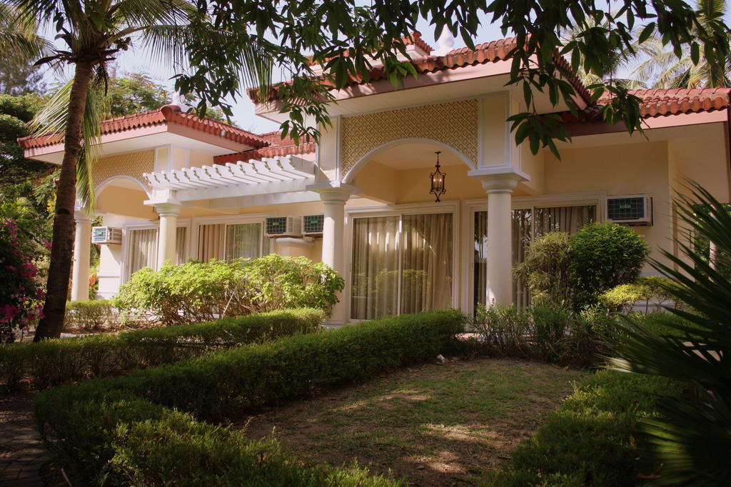 Club Morocco Resort And Country Club Subic Room photo